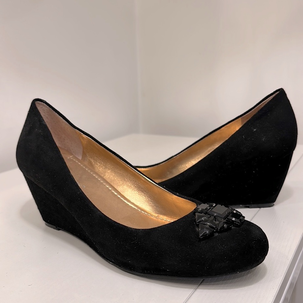 [like new] BCBGeneration size 8 leather wedges with embellished front